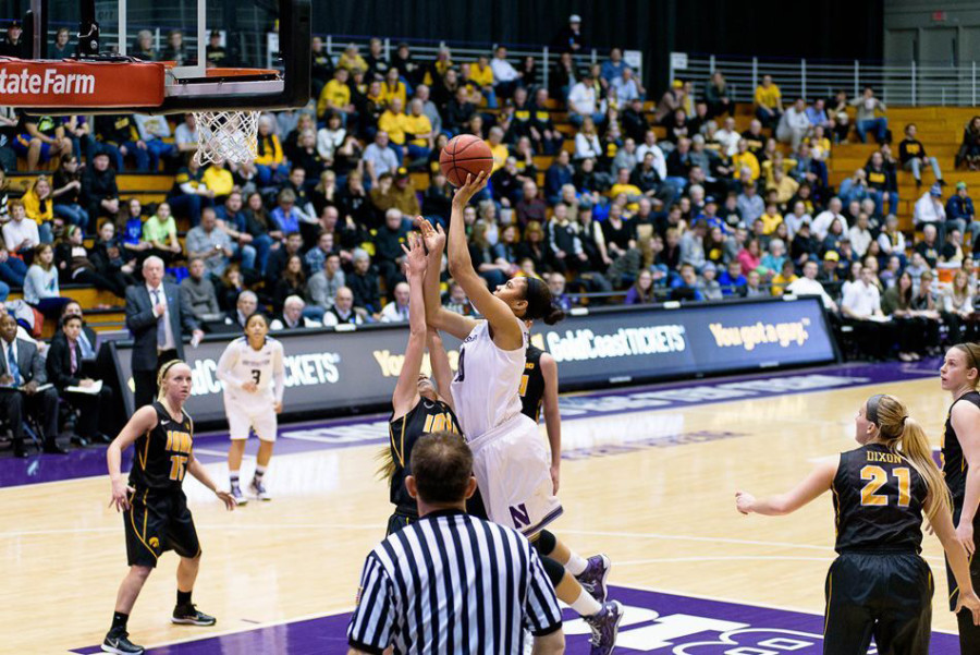 Nia Coffey set a new career-high with 35 points in Thursday's loss to Iowa, one of many eye-popping numbers that Ari and Ryan discuss from the week in Northwestern basketball. Photo credit: Sean Su, Daily Northwestern